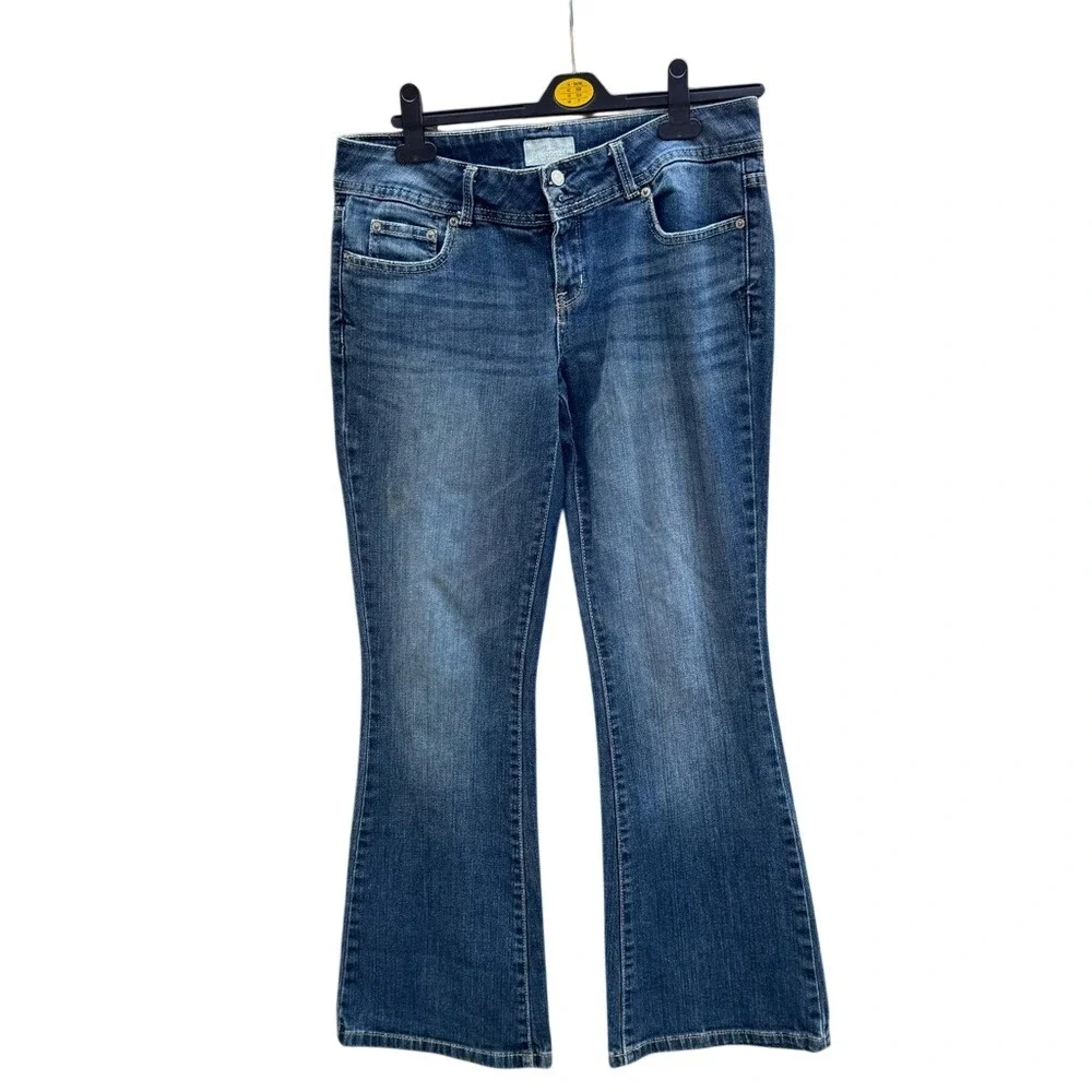 AEROPOSTALE. Hailey flare  jeans.Size 9/10-Short/Court.5 pockets. Zip. Inseam 29